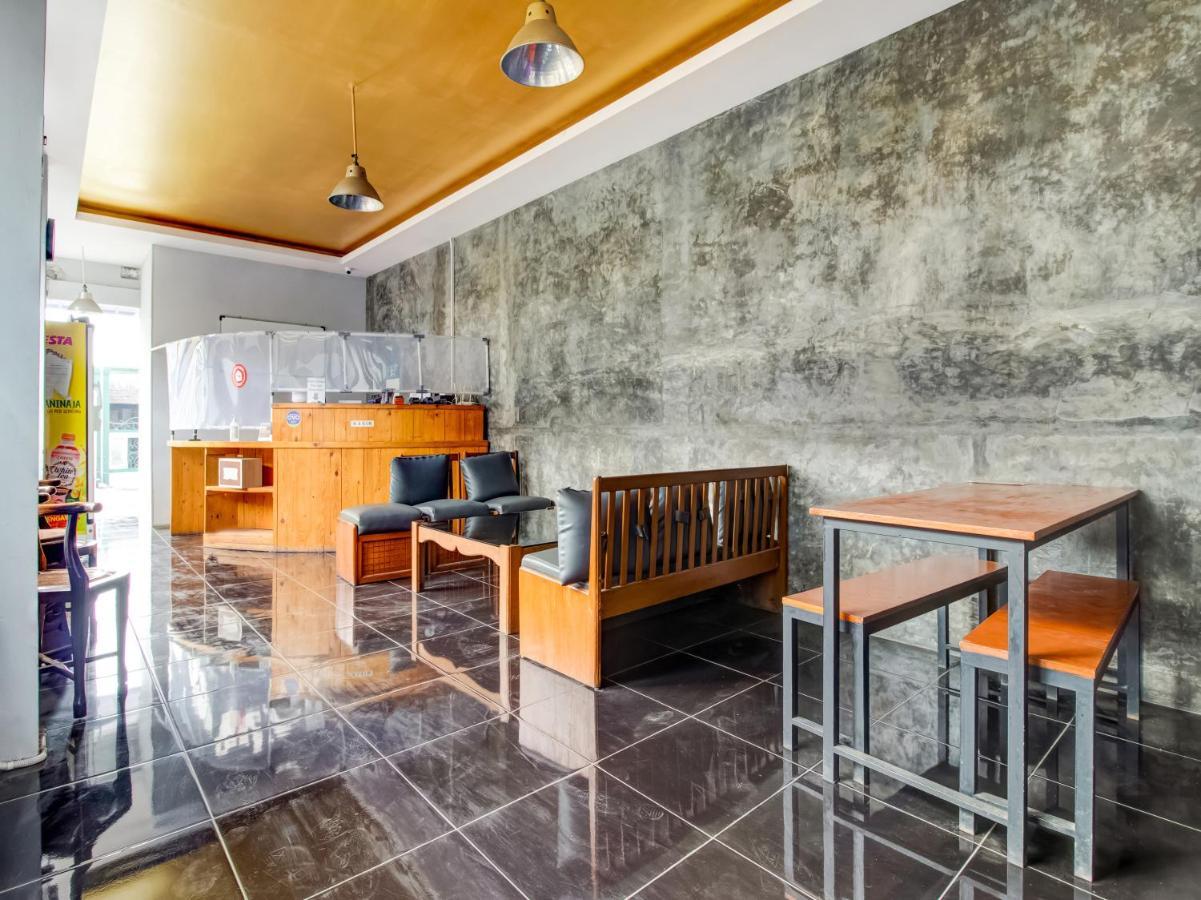 Oyo 3750 Elder Guest House Bandung Exterior foto