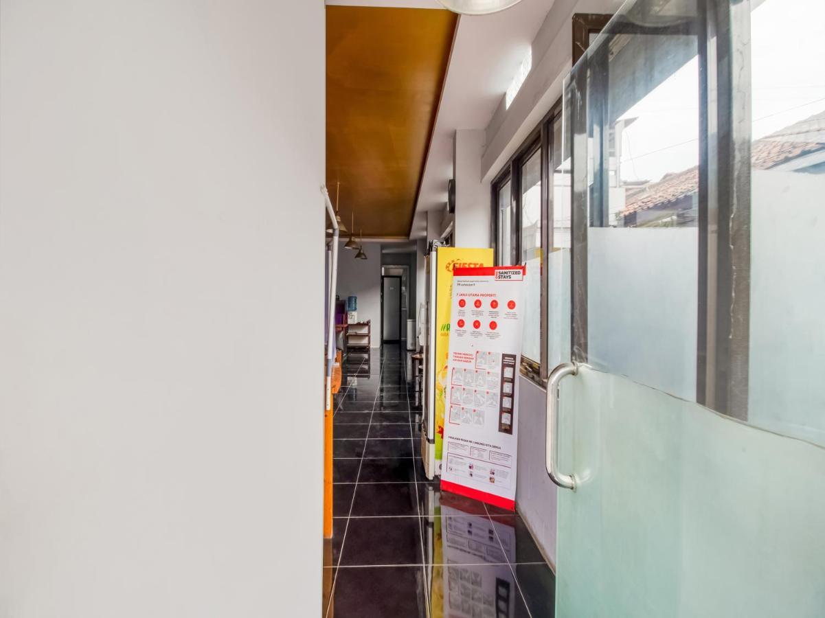 Oyo 3750 Elder Guest House Bandung Exterior foto