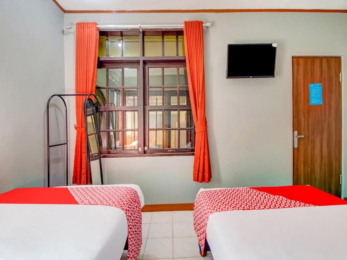 Oyo 3750 Elder Guest House Bandung Exterior foto